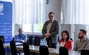 Prezydent pogratulował hokeistkom bardzo udanego sezonu (2)