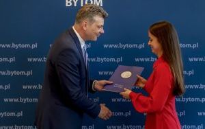Prezydent pogratulował hokeistkom bardzo udanego sezonu (4)