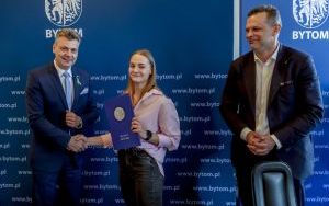 Prezydent pogratulował hokeistkom bardzo udanego sezonu (7)