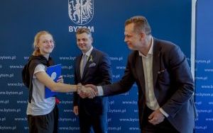 Prezydent pogratulował hokeistkom bardzo udanego sezonu (9)