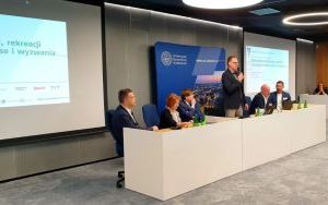 Zastępca prezydenta Bytomia wziął udział w debacie dotyczącej sportu, rekreacji i turystyki  (4)