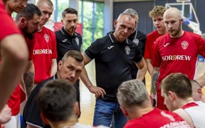 Bytomscy koszykarze o krok od awansu do I ligi. 18 maja pokonali zespół z Katowic 90:77. Do awansu bytomianie potrzebują jeszcze jedno zwycięstwo (9)