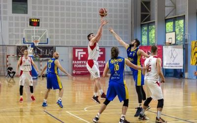 Bytomscy koszykarze o krok od awansu do I ligi. 18 maja pokonali zespół z Katowic 90:77. Do awansu bytomianie potrzebują jeszcze jedno zwycięstwo (3)