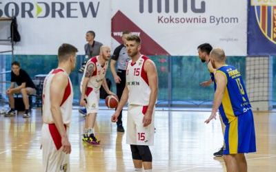 Bytomscy koszykarze o krok od awansu do I ligi. 18 maja pokonali zespół z Katowic 90:77. Do awansu bytomianie potrzebują jeszcze jedno zwycięstwo (7)