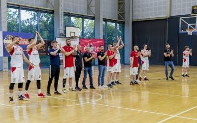 Bytomscy koszykarze o krok od awansu do I ligi. 18 maja pokonali zespół z Katowic 90:77. Do awansu bytomianie potrzebują jeszcze jedno zwycięstwo (9)