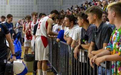 Bytomscy koszykarze o krok od awansu do I ligi. 18 maja pokonali zespół z Katowic 90:77. Do awansu bytomianie potrzebują jeszcze jedno zwycięstwo (10)