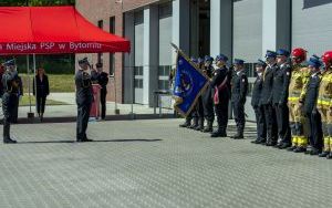 Z okazji Dnia Strażaka oraz jubileuszu 30-lecia Państwowej Straży Pożarnej, w siedzibie Komendy Miejskiej PSP w Bytomiu przy ul. Łużyckiej, 23 maja odbyły się uroczyste obchody.  (3)