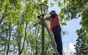 Wymiana opraw oświetleniowych w Parku Amendy (3)