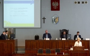 Prezydent Mariusz Wołosz uzyskał wotum zaufania oraz absolutorium (19)