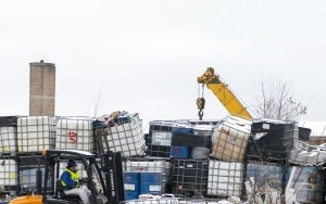 Prawie 565 ton niebezpiecznych odpadów zniknęło z terenu przy ul. Szyby Rycerskie (2)