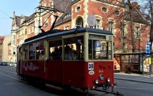 Historyczna „N” wraca na ulicę Piekarską (5)