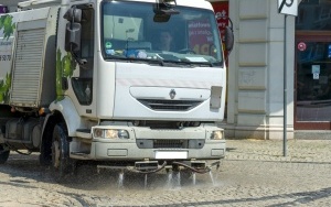 Kurtyny wodne nas ochłodzą. Na ulice wyjechały również polewaczki (1)