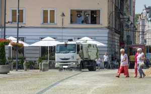 Kurtyny wodne nas ochłodzą. Na ulice wyjechały również polewaczki (2)