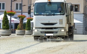 Kurtyny wodne nas ochłodzą. Na ulice wyjechały również polewaczki (3)