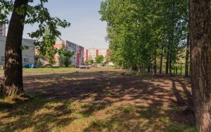 Przy Szkole Podstawowej Specjalnej nr 2 na Osiedlu Arki Bożka powstanie nowe, wielofunkcyjne boisko (5)