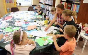 Wakacyjne warsztaty w bibliotece (8)