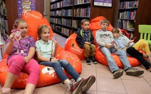 Wakacyjne warsztaty w bibliotece (11)