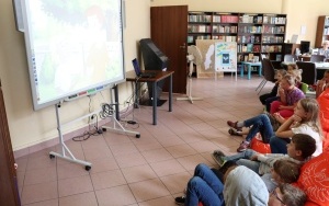 Wakacyjne warsztaty w bibliotece (2)