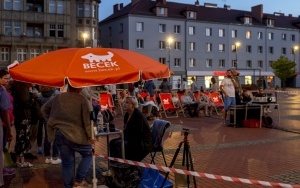 Ruszyło plenerowe BCKino. Pierwszy seans pod chmurką odbył się na bytomskim Rynku (1)