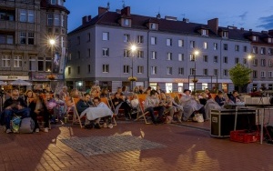Ruszyło plenerowe BCKino. Pierwszy seans pod chmurką odbył się na bytomskim Rynku (4)