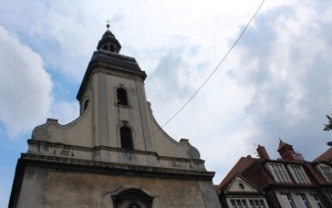 Odkrywali średniowieczne tajemnice Bytomia. Za nami spacer archeologiczny śladami średniowiecznych bytomskich cmentarzy (1)