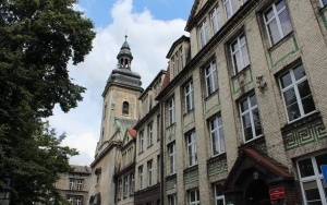 Odkrywali średniowieczne tajemnice Bytomia. Za nami spacer archeologiczny śladami średniowiecznych bytomskich cmentarzy (2)