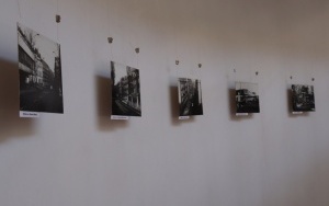 Jeszcze tylko w sierpniu będzie można oglądać unikatową wystawę w Miejskiej Bibliotece Publicznej w Bytomiu na pl. Jana III Sobieskiego - „Ulice Bytomia na fotografii, ze zbiorów Pracowni Historii Bytomia i Informacji Regionalnej” (2)