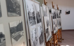 Jeszcze tylko w sierpniu będzie można oglądać unikatową wystawę w Miejskiej Bibliotece Publicznej w Bytomiu na pl. Jana III Sobieskiego - „Ulice Bytomia na fotografii, ze zbiorów Pracowni Historii Bytomia i Informacji Regionalnej” (6)