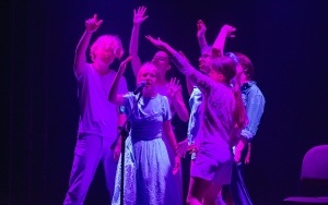 Finał akcji miejskiej „Schulz. Performance malarsko-teatralny” na deskach Teatru Tańca Rozbark  (10)