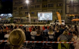 Plenerowy seans filmowy na Rynku (3)