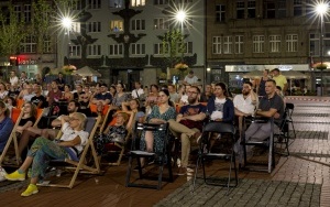 Plenerowy seans filmowy na Rynku (6)