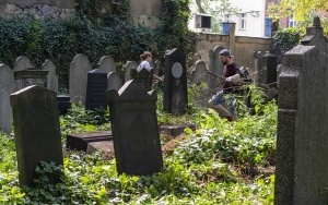 Sprzątali cmentarz (5)