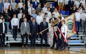 Ponad 16 tysięcy uczniów, z czego ponad 9 tysięcy w szkołach podstawowych zasiadło dziś /1 września/ w szkolnych ławkach (2)