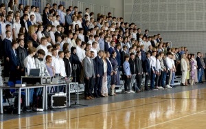 Ponad 16 tysięcy uczniów, z czego ponad 9 tysięcy w szkołach podstawowych zasiadło dziś /1 września/ w szkolnych ławkach (3)