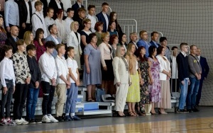 Ponad 16 tysięcy uczniów, z czego ponad 9 tysięcy w szkołach podstawowych zasiadło dziś /1 września/ w szkolnych ławkach (4)