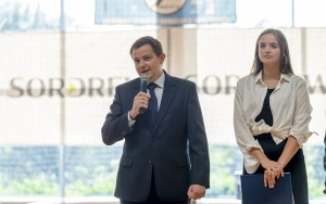Ponad 16 tysięcy uczniów, z czego ponad 9 tysięcy w szkołach podstawowych zasiadło dziś /1 września/ w szkolnych ławkach (5)