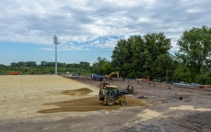 Trwa budowa obiektu piłkarskiego Polonii Bytom. Powstaje budynek zaplecza sportowego (8)