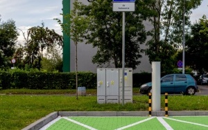 Przybywa stacji ładowania samochodów elektrycznych (6)