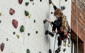 Miłośnicy wspinaczki świętowali pierwszą rocznicę udostępnienia obiektów w Centrum Sportów Wspinaczkowych i Siłowych w Rozbarku (6)