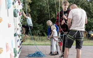 Miłośnicy wspinaczki świętowali pierwszą rocznicę udostępnienia obiektów w Centrum Sportów Wspinaczkowych i Siłowych w Rozbarku (15)
