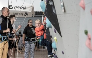 Miłośnicy wspinaczki świętowali pierwszą rocznicę udostępnienia obiektów w Centrum Sportów Wspinaczkowych i Siłowych w Rozbarku (1)