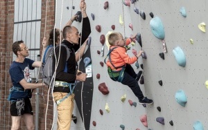 Miłośnicy wspinaczki świętowali pierwszą rocznicę udostępnienia obiektów w Centrum Sportów Wspinaczkowych i Siłowych w Rozbarku (3)
