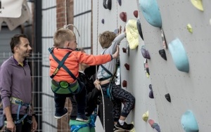 Miłośnicy wspinaczki świętowali pierwszą rocznicę udostępnienia obiektów w Centrum Sportów Wspinaczkowych i Siłowych w Rozbarku (4)