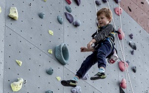 Miłośnicy wspinaczki świętowali pierwszą rocznicę udostępnienia obiektów w Centrum Sportów Wspinaczkowych i Siłowych w Rozbarku (5)
