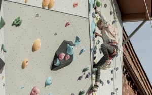 Miłośnicy wspinaczki świętowali pierwszą rocznicę udostępnienia obiektów w Centrum Sportów Wspinaczkowych i Siłowych w Rozbarku (6)