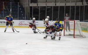 Zwycięstwo bytomskich hokeistek (16)