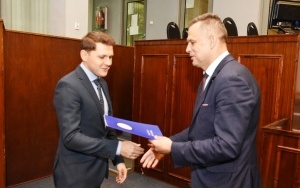Nauczyciele odbierający awanse zawodowe (8)