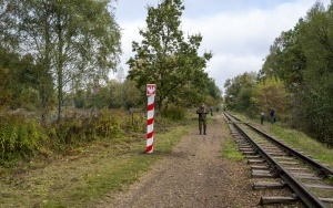 Pasażerowie wąskotorówki przeszli odprawę paszportową. To kolejna atrakcja przygotowana przez SGKW (2)