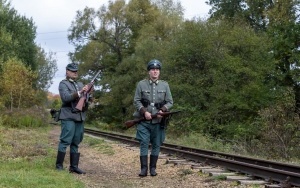 Pasażerowie wąskotorówki przeszli odprawę paszportową. To kolejna atrakcja przygotowana przez SGKW (3)