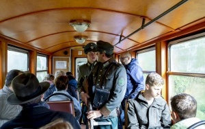 Pasażerowie wąskotorówki przeszli odprawę paszportową. To kolejna atrakcja przygotowana przez SGKW (10)
